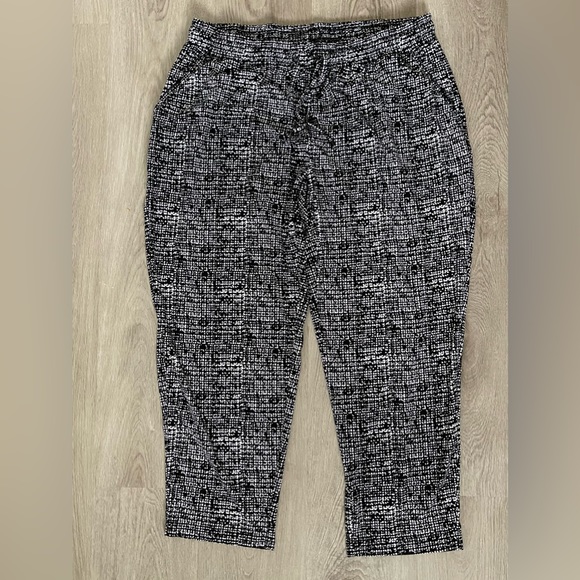 Plus cropped pants - Picture 1 of 3